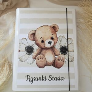 Teczka na rysunki dziecka z personalizacją – biała A4 Miś