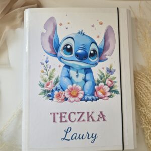 Teczka na rysunki dziecka z personalizacją – biała A4 Stich
