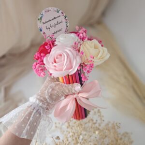 Flower box z róż mydlanych z kredkami dla Nauczyciela