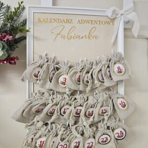 Personalizowany Kalendarz Adwentowy w Ramce – Magia Oczekiwania na Święta 🎄