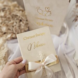 Personalizowany prezent – welurowe etui na pieniądze Chrzest Święty